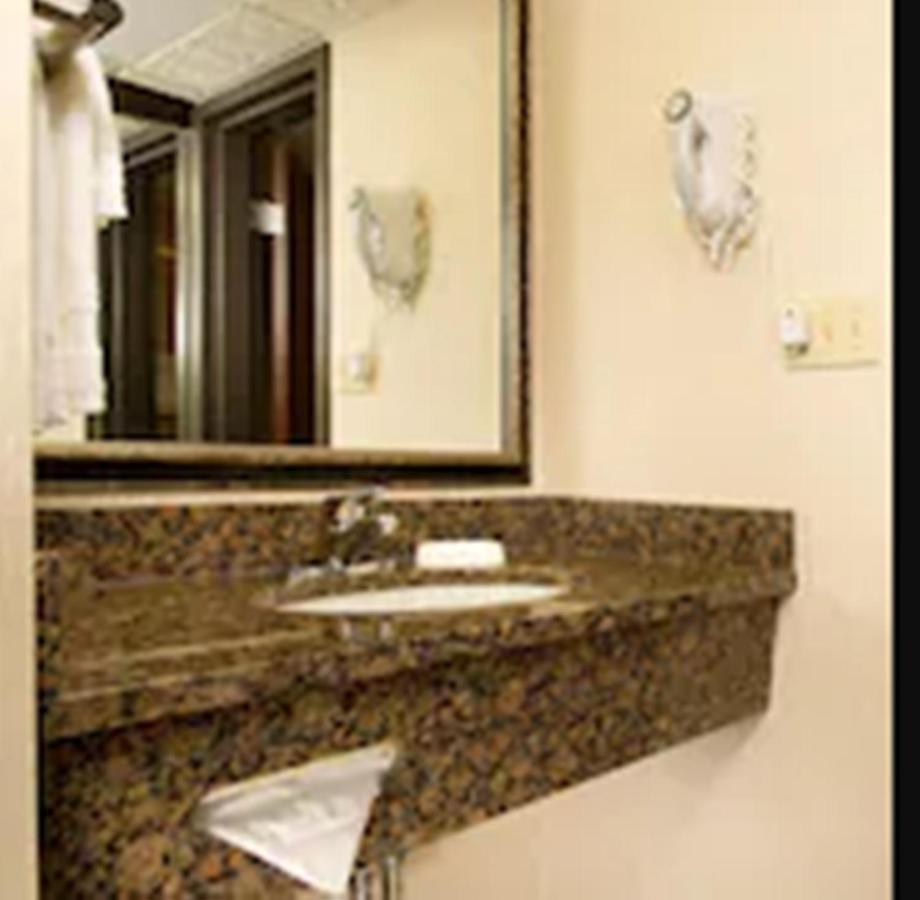 Hotel Lotus Kansas City Merriam Dış mekan fotoğraf